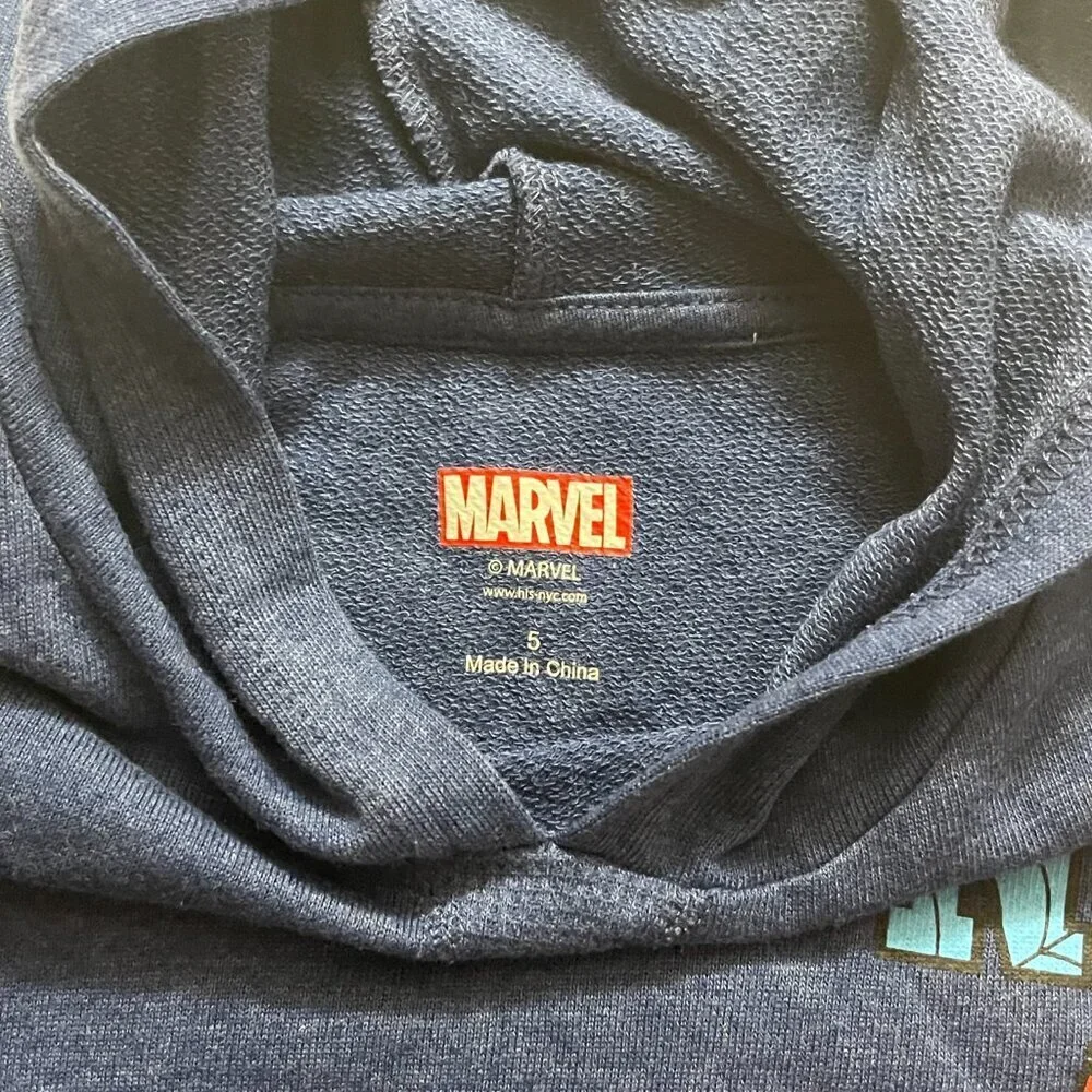 Marvel. Spider-Man blue boy set size 5, with hood. Made in China.